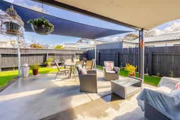 2/601B Oak Road, Akina