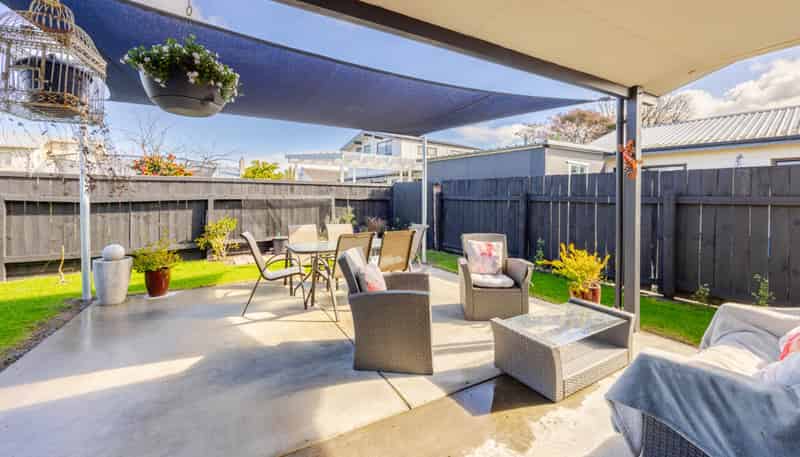 2/601B Oak Road, Akina