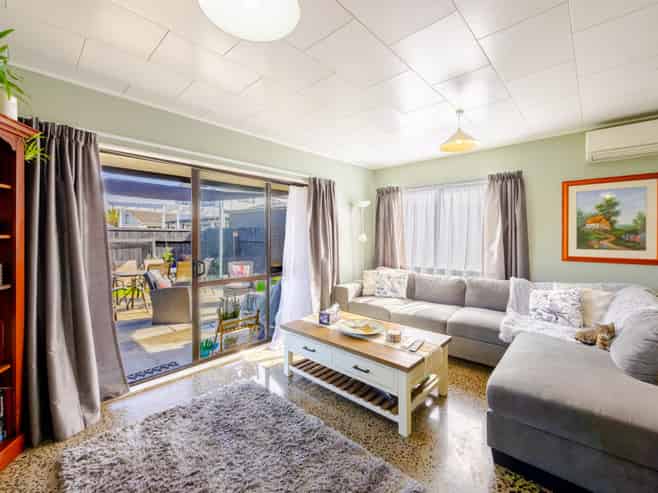 2/601B Oak Road, Akina