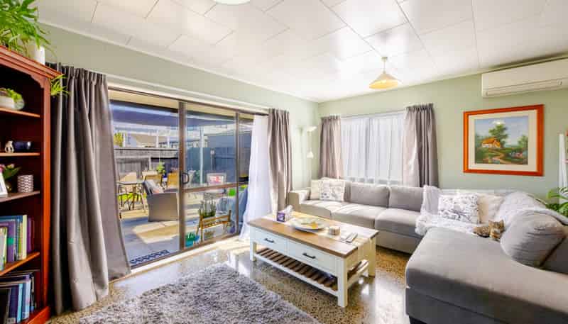 2/601B Oak Road, Akina