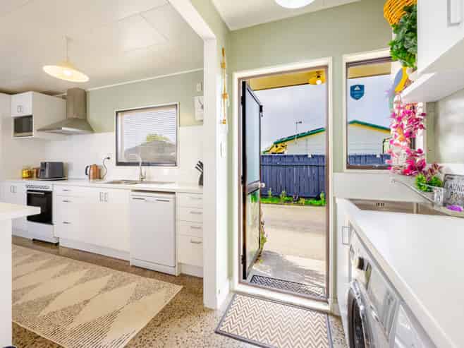 2/601B Oak Road, Akina