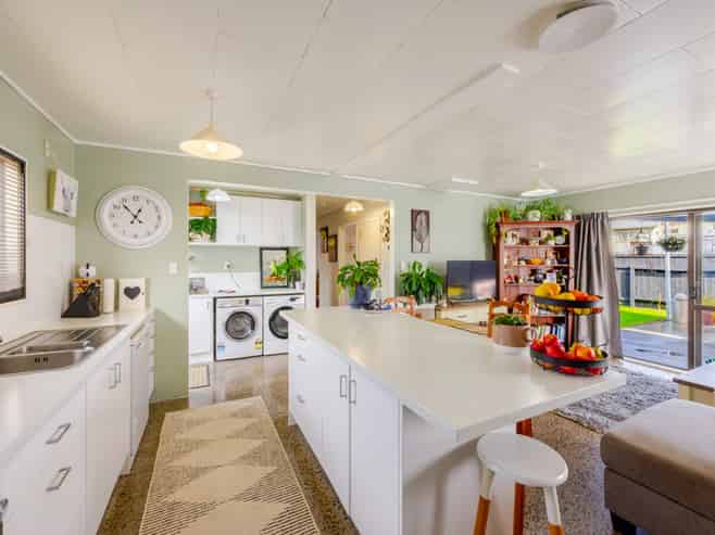 2/601B Oak Road, Akina