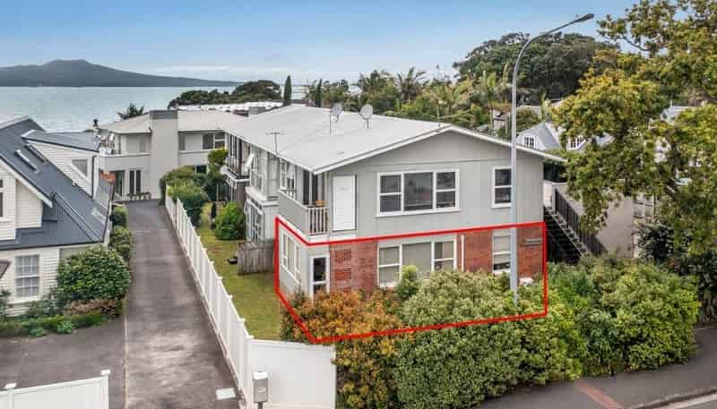 1/221 Hurstmere Road, Takapuna