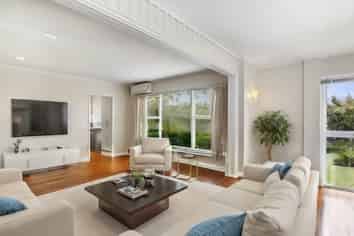 1/221 Hurstmere Road, Takapuna