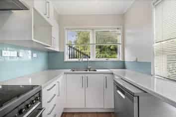 1/221 Hurstmere Road, Takapuna