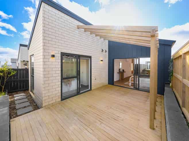 25 Paretao Street, Massey