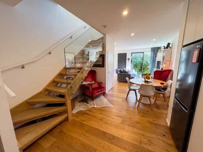 9/4 Glen Atkinson Street, St Heliers