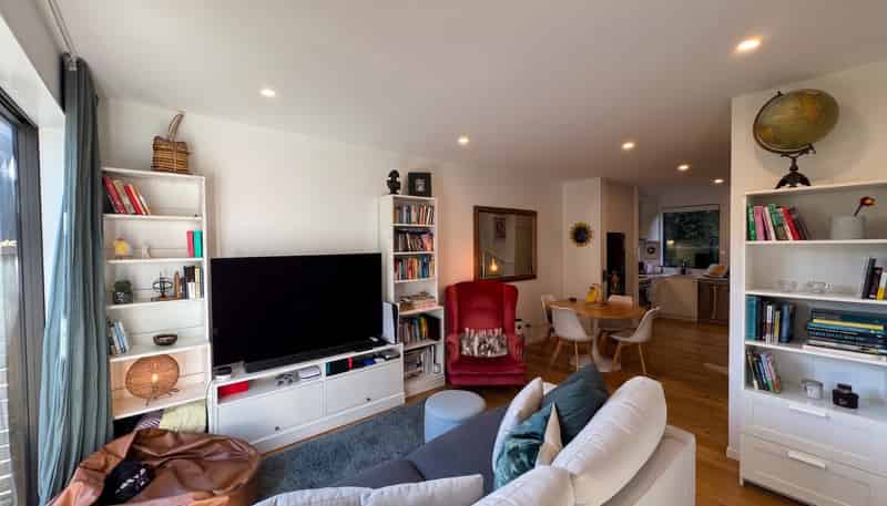 9/4 Glen Atkinson Street, St Heliers