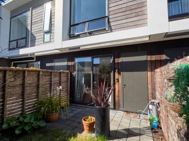 9/4 Glen Atkinson Street, St Heliers