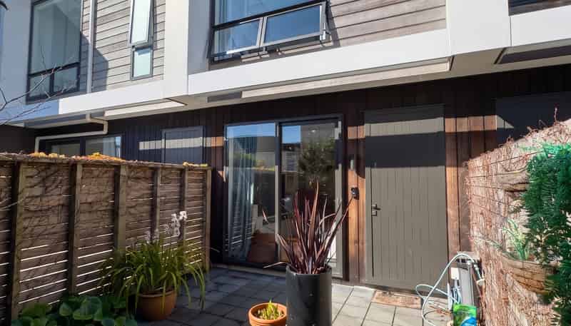 9/4 Glen Atkinson Street, St Heliers
