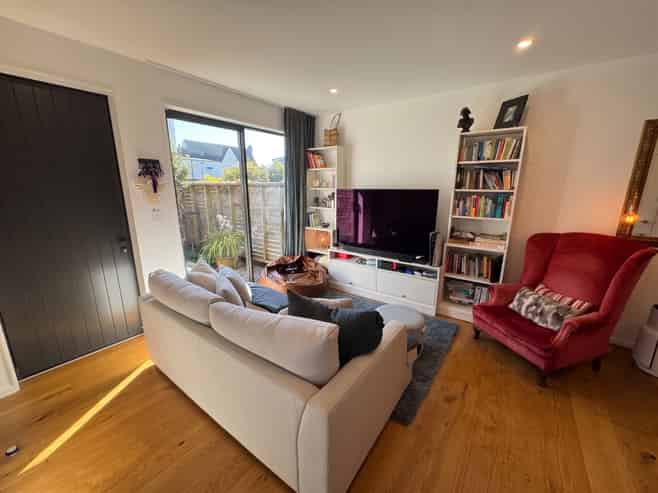 9/4 Glen Atkinson Street, St Heliers