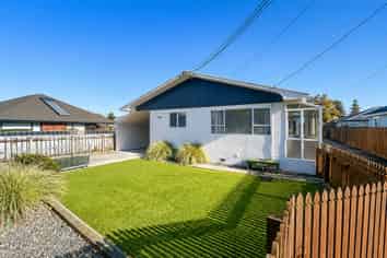 24a Willow Avenue, Stoke
