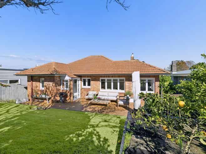 12 Wairoa Road, Devonport