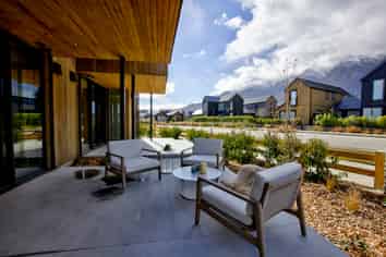 23/2 McKinlay Lane, Jacks Point
