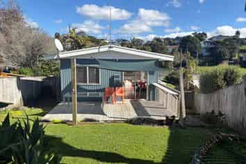 3b Maori Hut Road, Red Beach