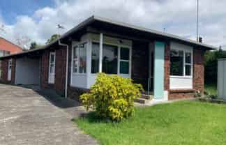 1A Lyndhurst Road, Te Atatu South