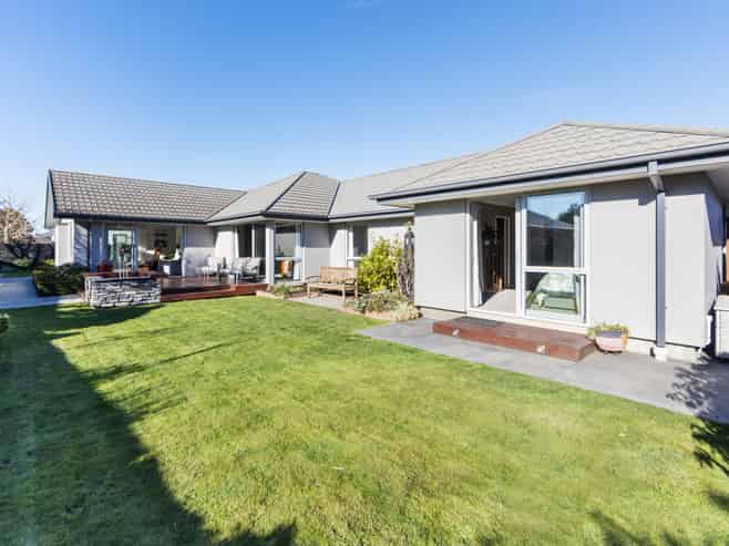11 Glastonbury Drive, Burwood