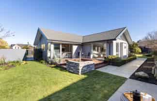11 Glastonbury Drive, Burwood