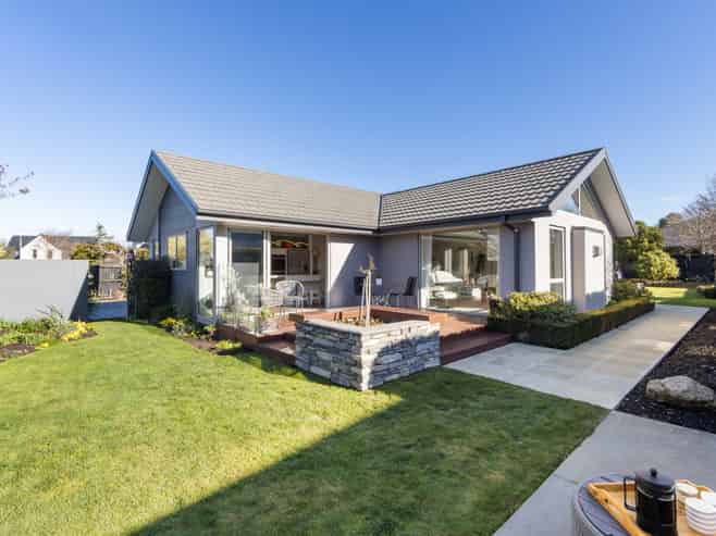 11 Glastonbury Drive, Burwood
