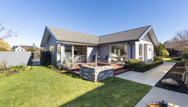 11 Glastonbury Drive, Burwood