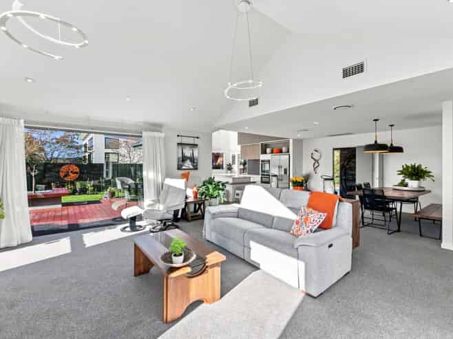 11 Glastonbury Drive, Burwood