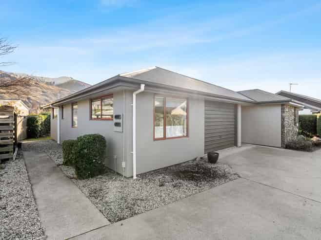 11B Little Oak Common, Wanaka