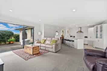 14 Lochiel Place, Kamo