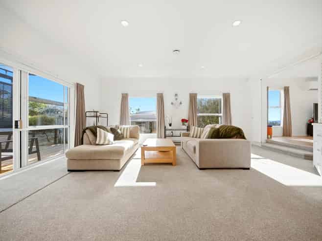 8  Unsworth Drive, Unsworth Heights