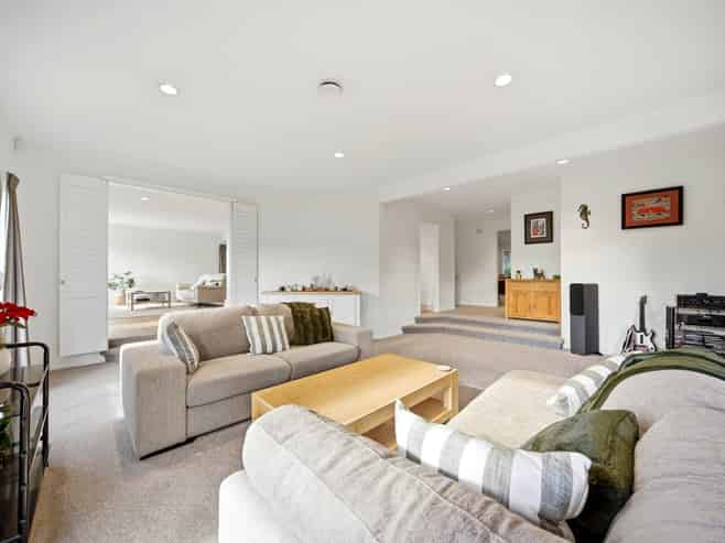 8  Unsworth Drive, Unsworth Heights