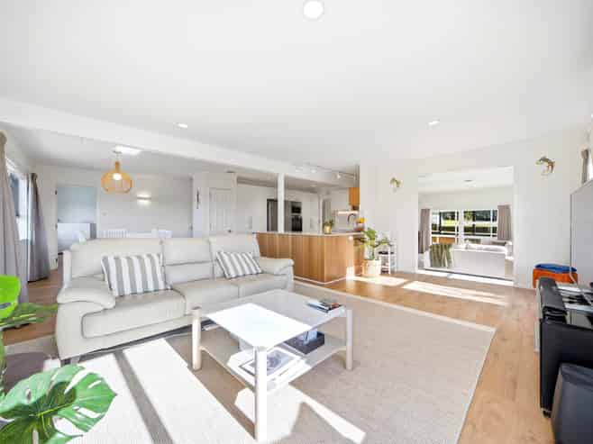 8  Unsworth Drive, Unsworth Heights
