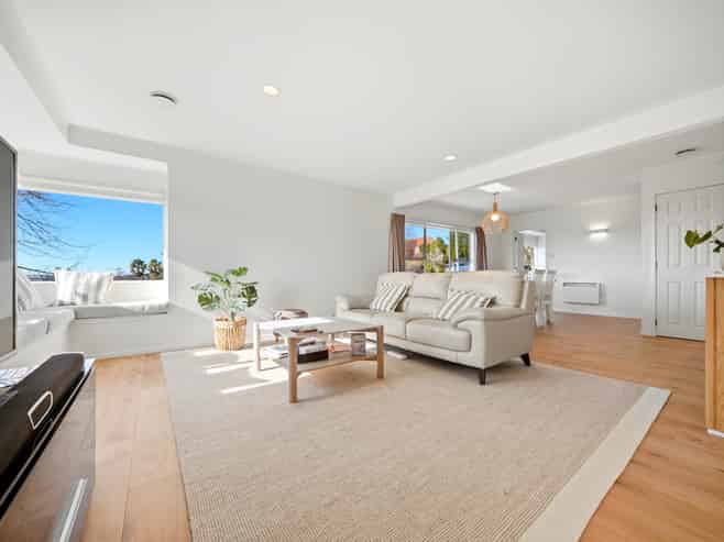 8  Unsworth Drive, Unsworth Heights