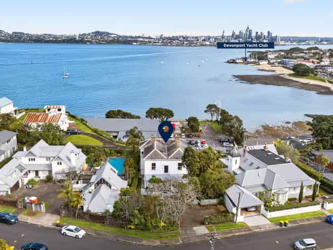 16 Jubilee Avenue, Devonport