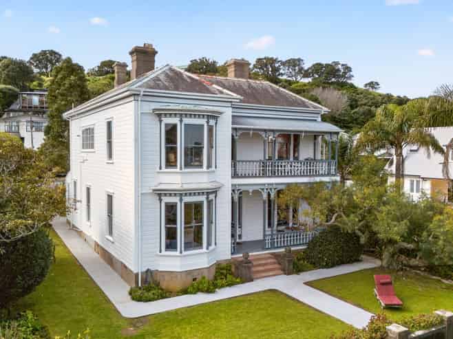 16 Jubilee Avenue, Devonport