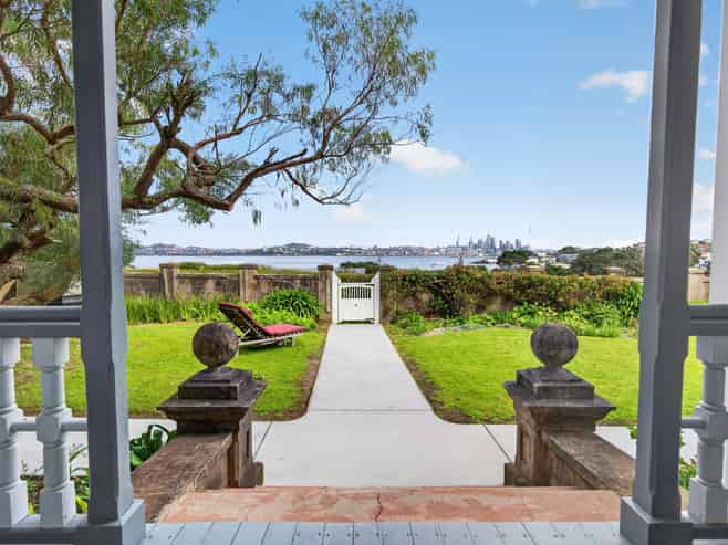 16 Jubilee Avenue, Devonport