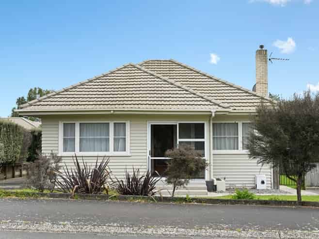 17 Sillary Street, Hamilton East