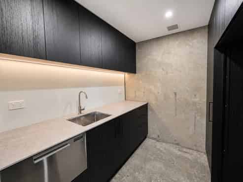 Brand-new high-spec commercial unit