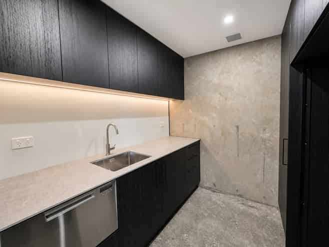 Brand-new high-spec commercial unit