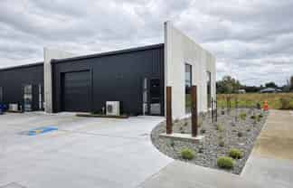 Brand-new high-spec commercial unit