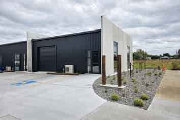 Brand-new high-spec commercial unit