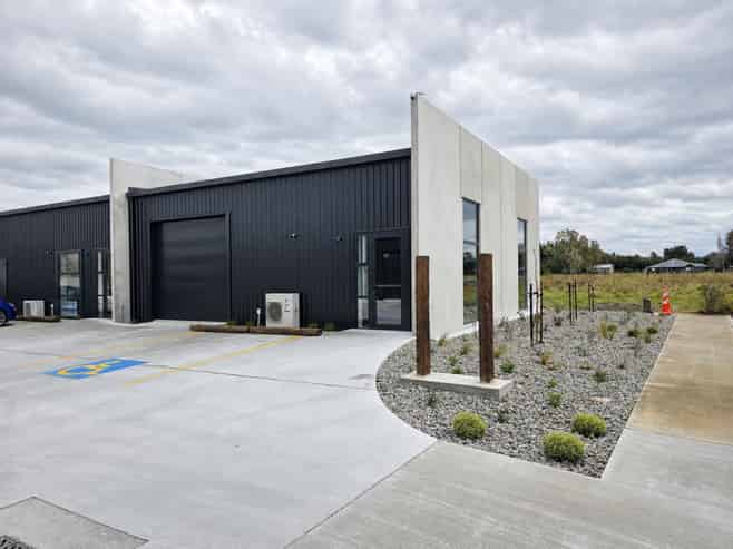 Brand-new high-spec commercial unit