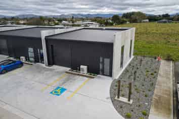 Brand-new high-spec commercial unit