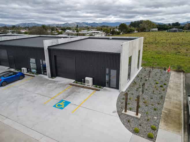 Brand-new high-spec commercial unit