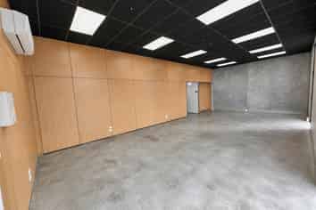 Brand-new high-spec commercial unit