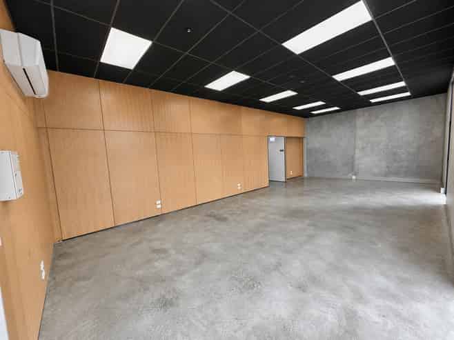 Brand-new high-spec commercial unit