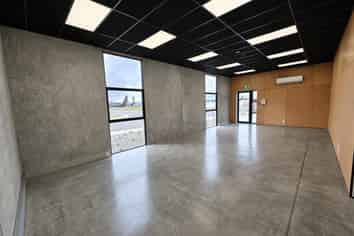 Brand-new high-spec commercial unit