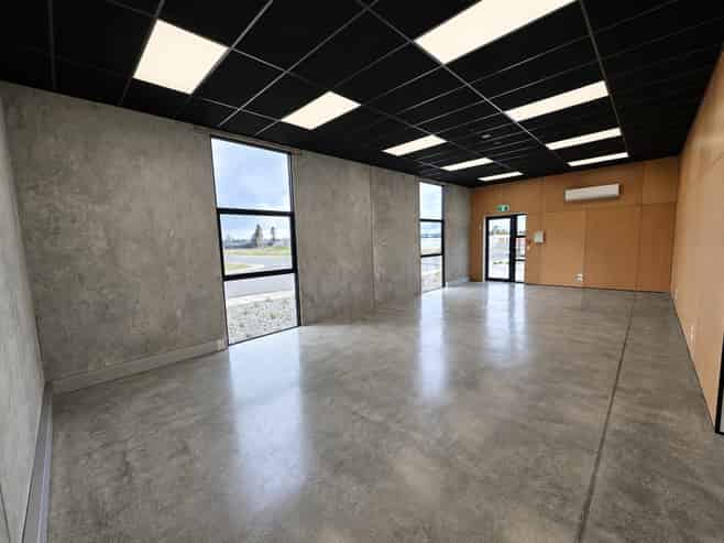 Brand-new high-spec commercial unit