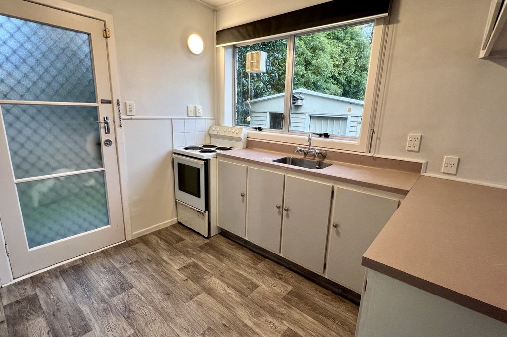 2 Bedroom Unit in Chartwell UNDER $500 5