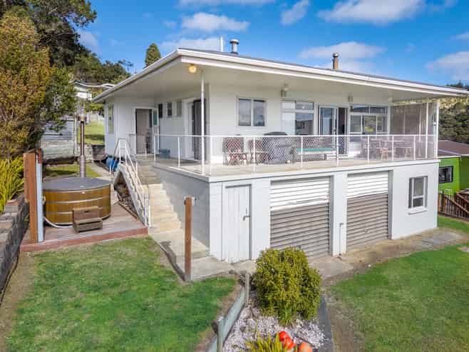14 Bayview Road, Pouto
