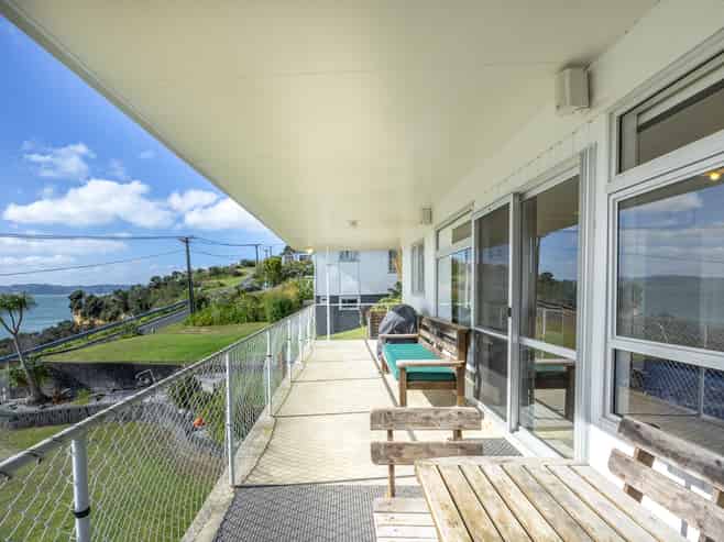 14 Bayview Road, Pouto