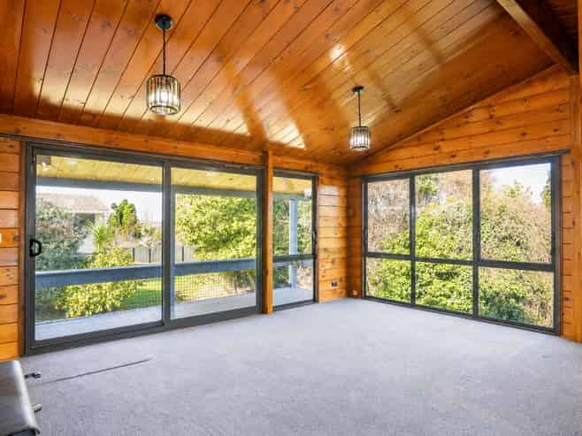 186B Clayton Road, Mangakakahi